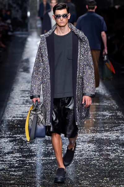 Look 14